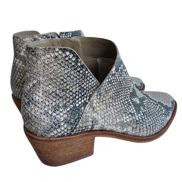 Snake Print Booties Vince Camuto Arendara Size 10 Gray Cream Leather Side Zip - Picture 6 of 12